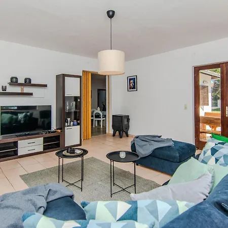 Kurta By Interhome * بريفلاكا