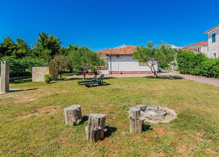 Kurta By Interhome Привлака