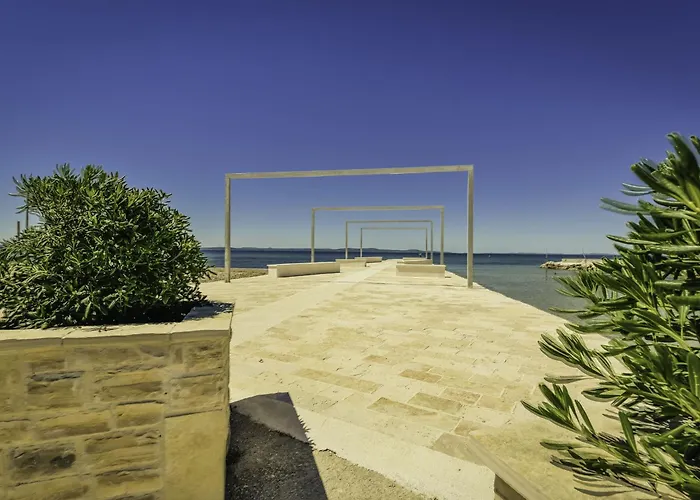 Kurta By Interhome بريفلاكا